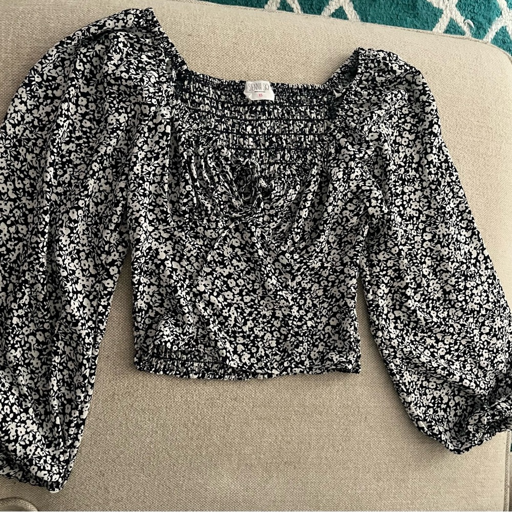 Sienna Sky Black and White Ruched 3/4 Sleeve Blouse